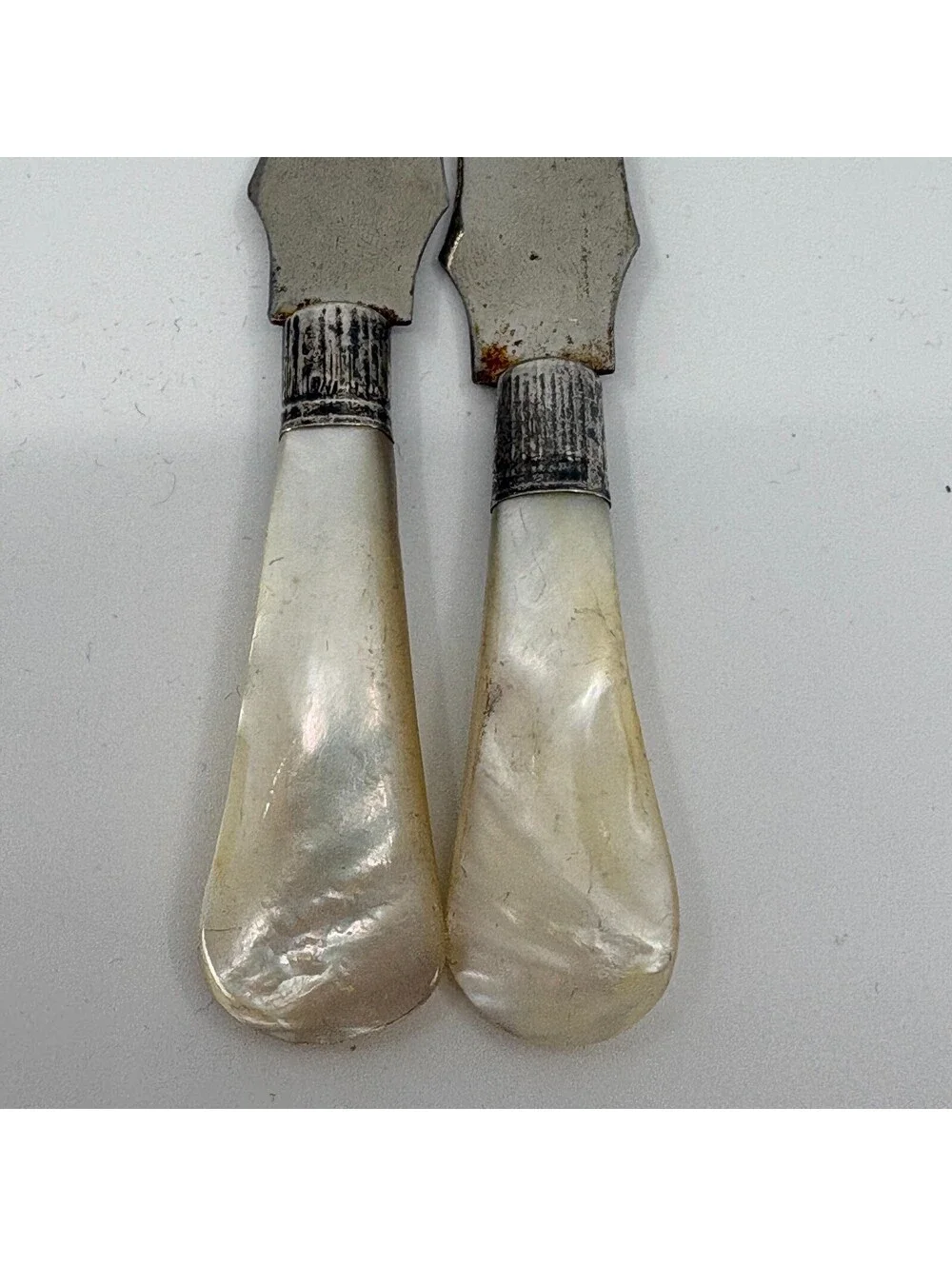 Vintage Mother Of Pearl Style Handle Butter Knives Lot Of 2 Curved Spreaders